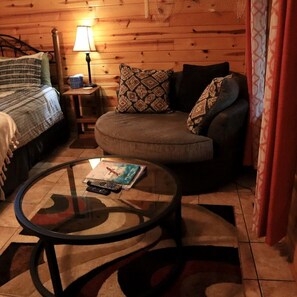 Interior - Riverfront Vacation Rental with Gas Fireplace in Eureka Springs, Arkansas (Eureka Springs)