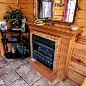 Interior - Riverfront Vacation Rental with Gas Fireplace in Eureka Springs, Arkansas (Eureka Springs)