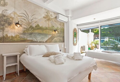 villa a 50 mètres de la mer vue mer au coeur du village de st Aygulf