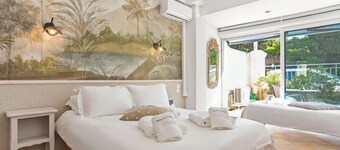 Villa 50 meters from the sea sea view in the heart of the village of st Aygulf