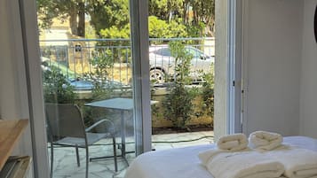 9 bedrooms, WiFi, bed sheets