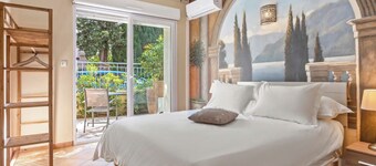 Villa 50 meters from the sea sea view in the heart of the village of st Aygulf