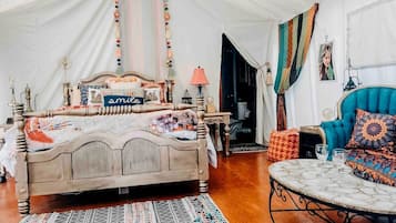 1 Schlafzimmer, Schreibtisch, Bügeleisen/Bügelbrett, Reisekinderbett