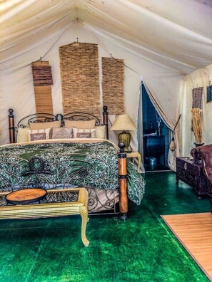 1 bedroom, desk, iron/ironing board, travel crib - Luxury Safari Tent with Private Bathroom in Swan Valley, Idaho near Palisades Lake (Irwin)