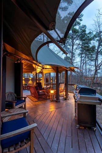 Serenity for Friends: Luxe Tented Cabin and Hot Tub Delight in Hot Springs, AR