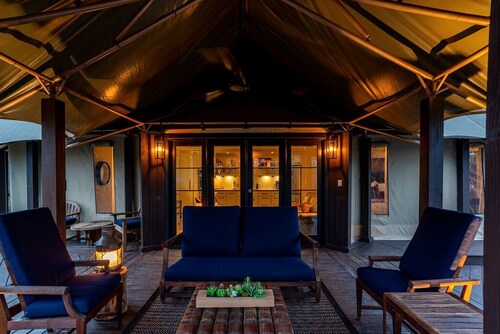 Serenity for Friends: Luxe Tented Cabin and Hot Tub Delight in Hot Springs, AR