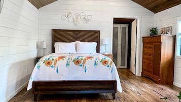 1 slaapkamer, een bureau, een strijkplank/strijkijzer, wifi