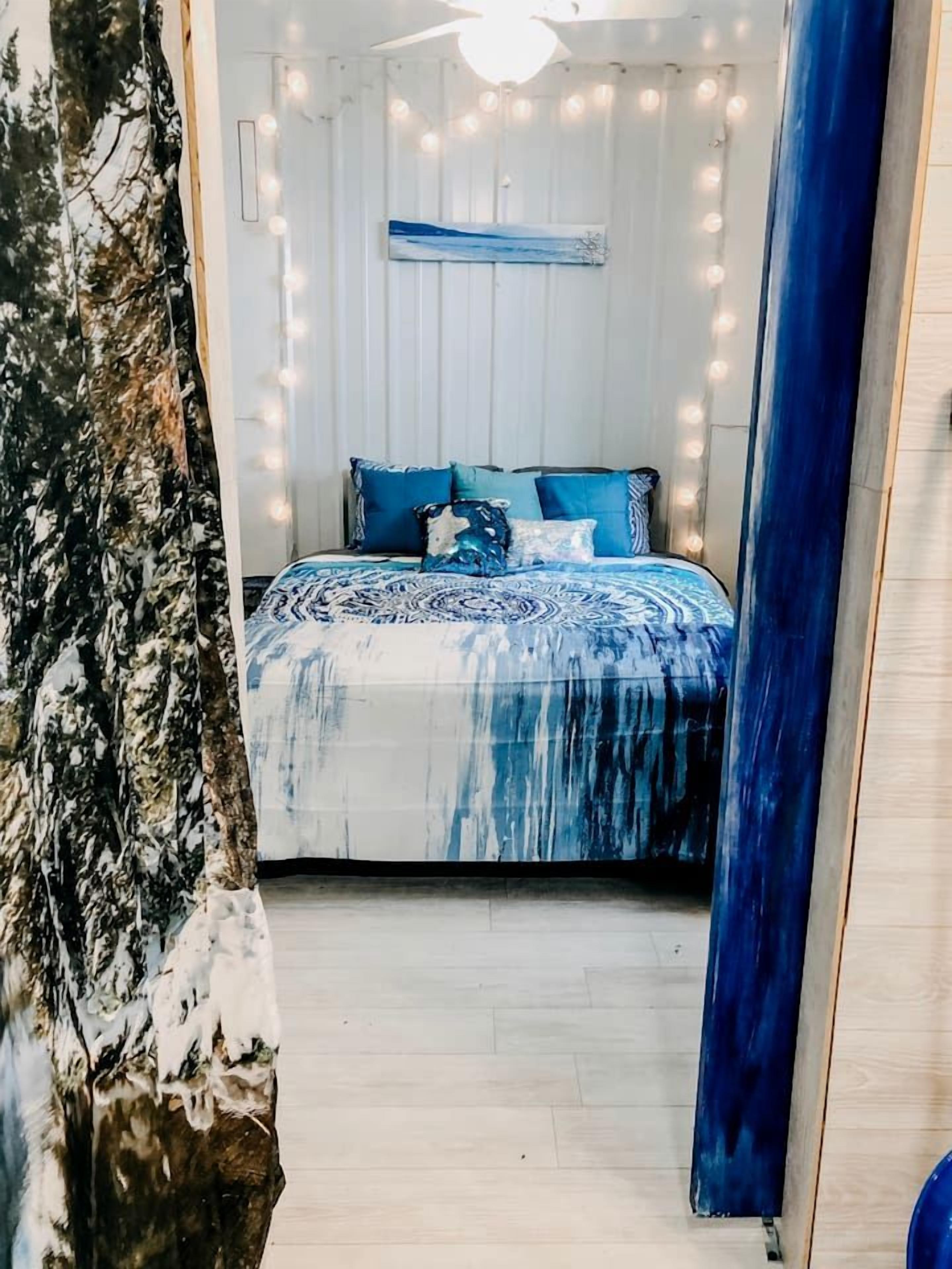 1 Schlafzimmer, Schreibtisch, Bügeleisen/Bügelbrett, Reisekinderbett