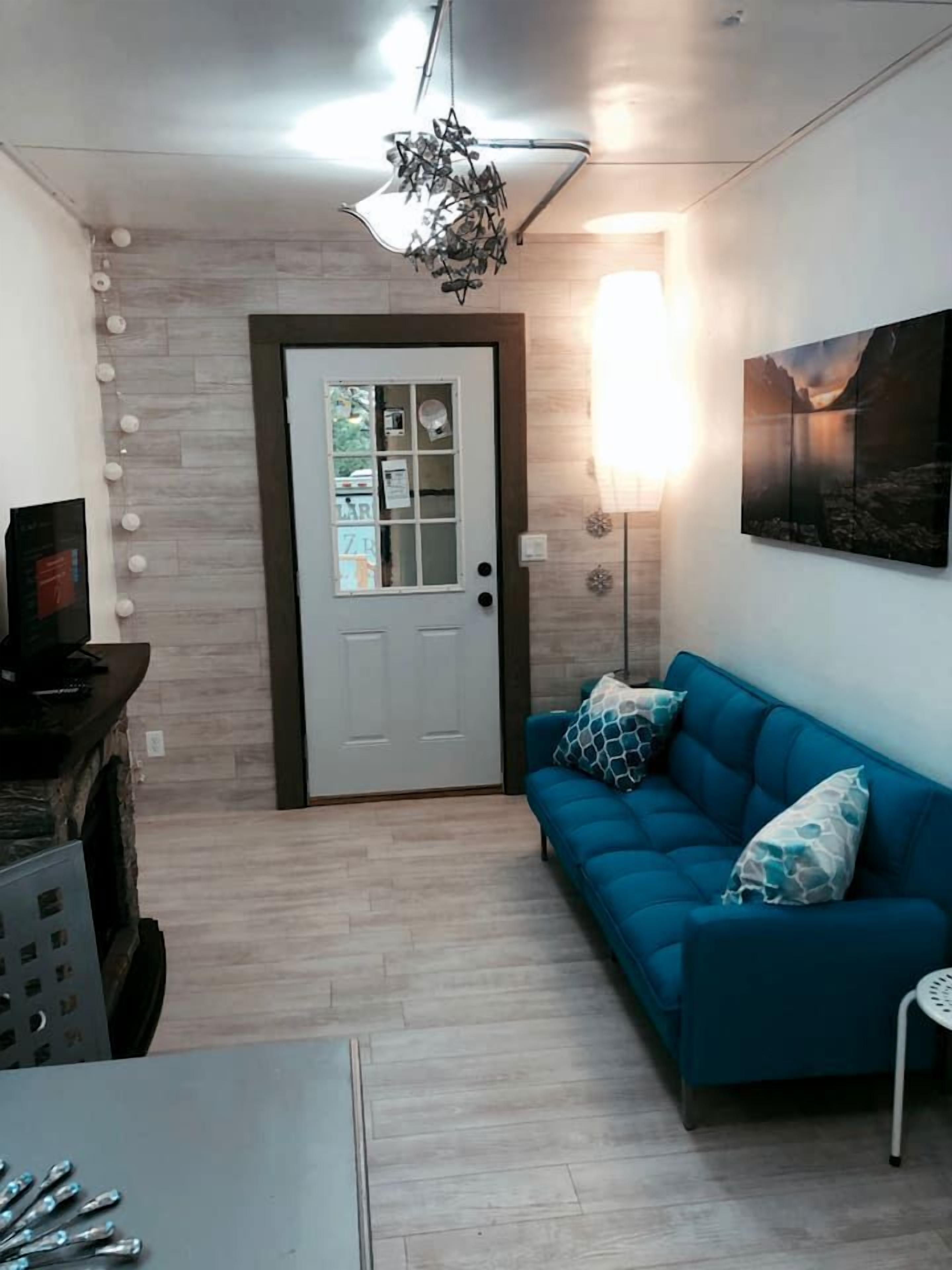 Fernseher, Kamin