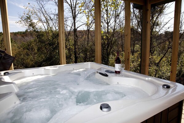 Outdoor spa tub