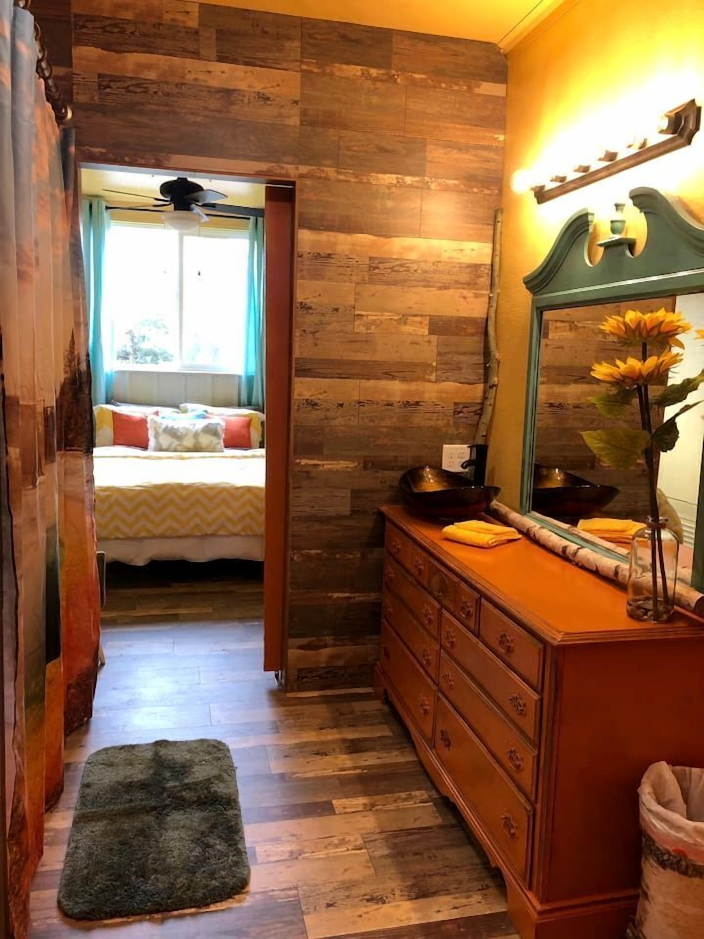 1 Schlafzimmer, Schreibtisch, Bügeleisen/Bügelbrett, Reisekinderbett