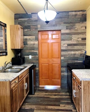 Coffee/tea maker, fridge, microwave, oven