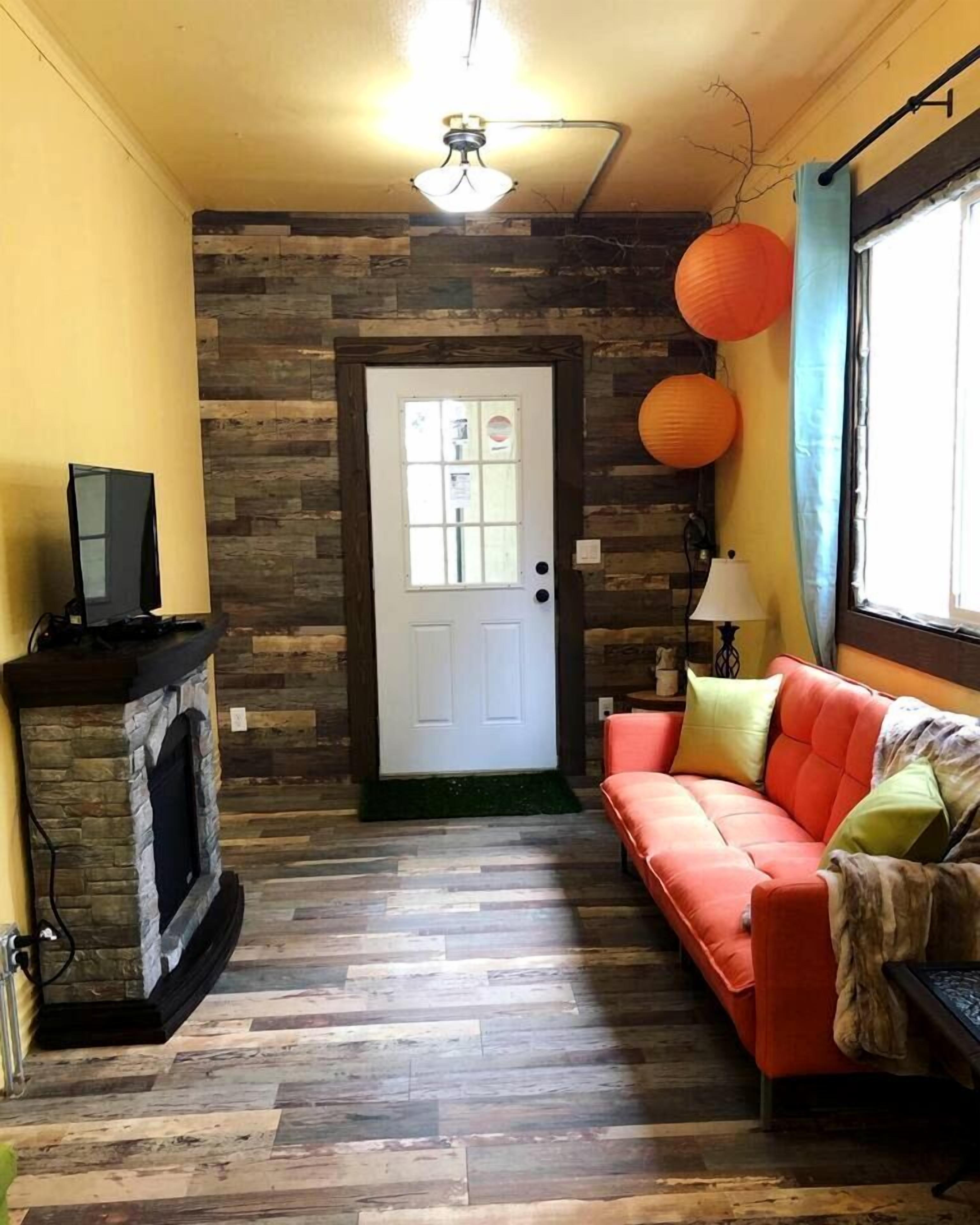 Fernseher, Kamin