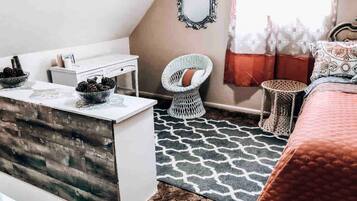 2 bedrooms, desk, iron/ironing board, travel cot