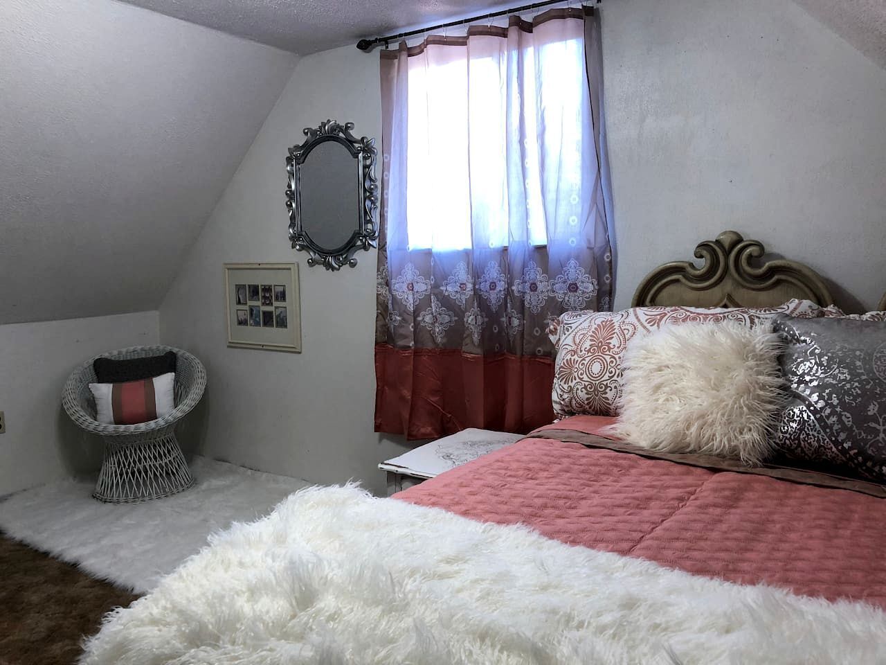 2 chambres, bureau, fer et planche à repasser, lit parapluie