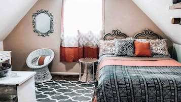 2 bedrooms, desk, iron/ironing board, travel cot