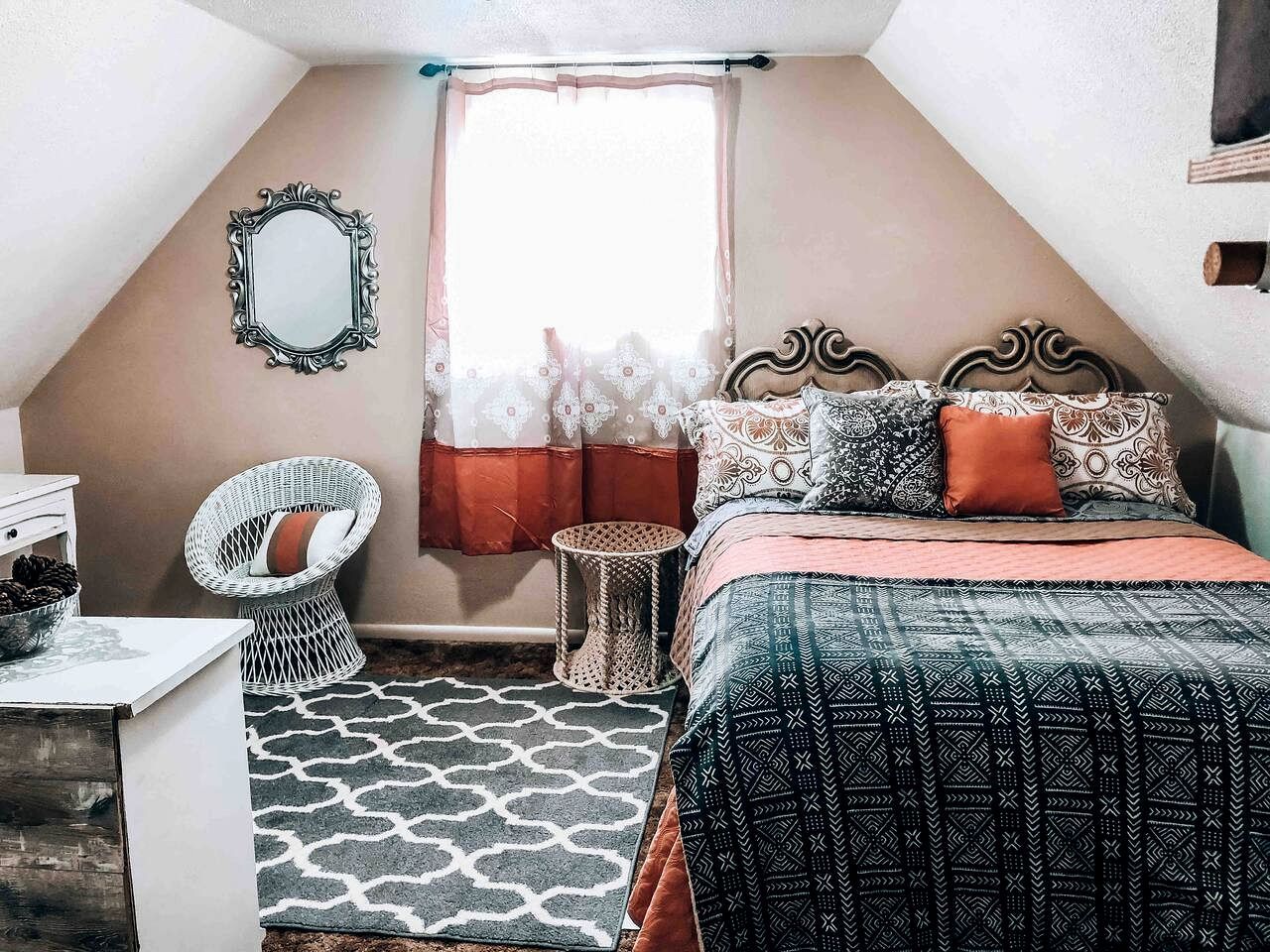 2 bedrooms, desk, iron/ironing board, travel crib