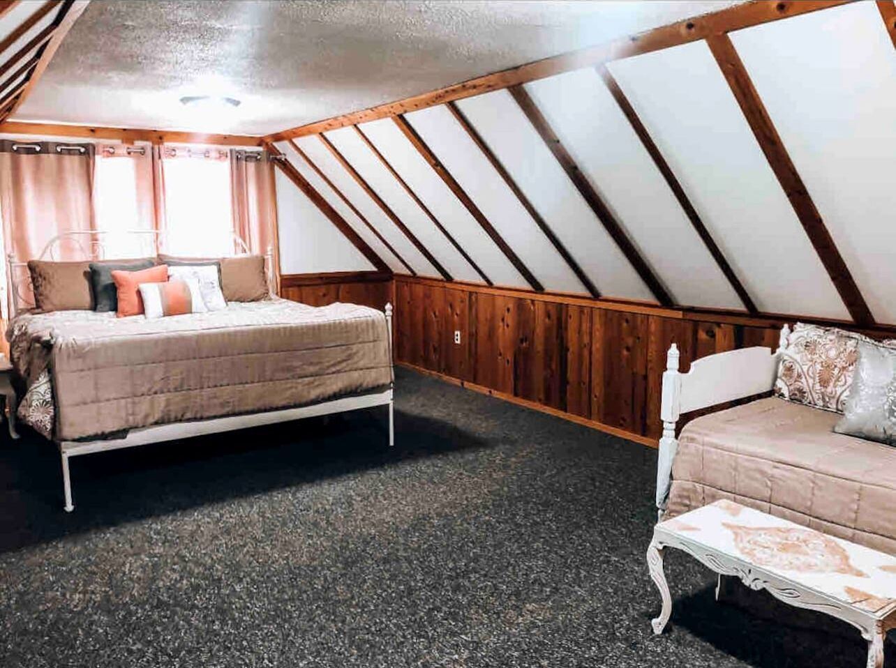 2 bedrooms, desk, iron/ironing board, travel cot