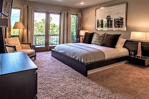 3 bedrooms, iron/ironing board, WiFi, bed sheets - Lakefront Luxury: Private Water Front Vacation Rental with Views Near Hot Springs, AR (Hot Springs)