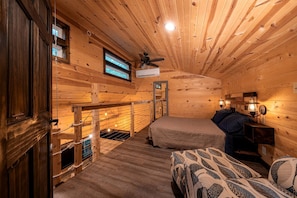 Desk, WiFi, bed sheets