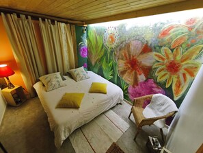 3 bedrooms, iron/ironing board, free WiFi, bed sheets