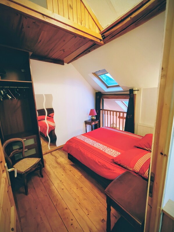 Iron/ironing board, Internet, bed sheets