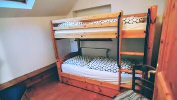 3 chambres, fer et planche à repasser, Wi-Fi gratuit, draps fournis
