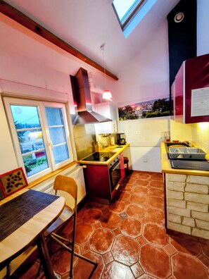 Micro-ondas, fogão, cooktop, lava-louças