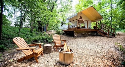 Stunning Tented Cabin with Fire Pit in Des Moines, Iowa