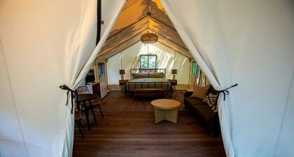 Stunning Tented Cabin with Fire Pit in Des Moines, Iowa