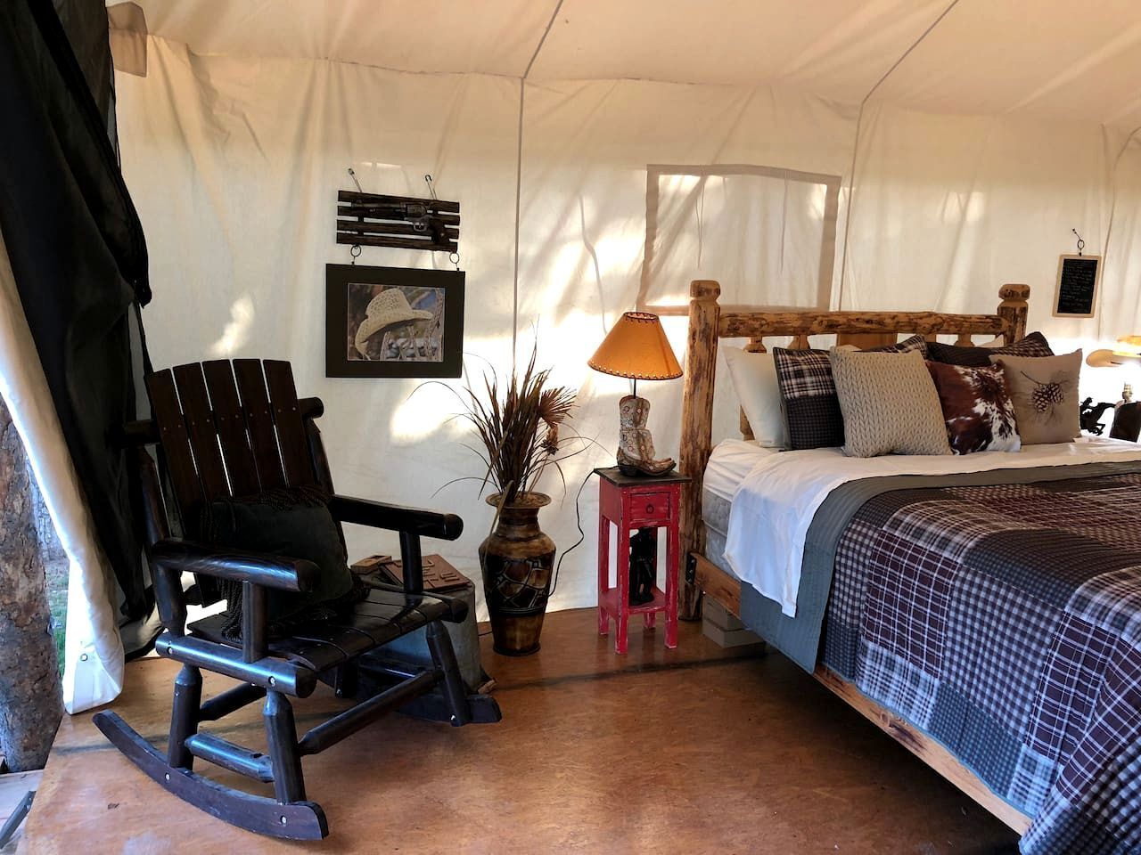 1 Schlafzimmer, Schreibtisch, Bügeleisen/Bügelbrett, Reisekinderbett