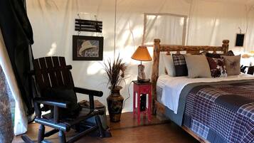 1 Schlafzimmer, Schreibtisch, Bügeleisen/Bügelbrett, Reisekinderbett