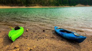 A calm lake with kayaks on the shore. - Pet-Friendly Safari Tent Glamping in Swan Valley, Idaho near Jackson Hole (Irwin)