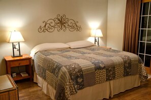 Escritorio y ropa de cama 