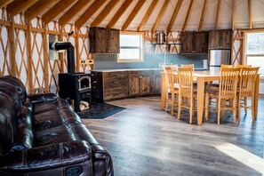 Living area - Secluded Modern Yurt with Sauna Perfect for Small Groups in Boise, Idaho (Boise)