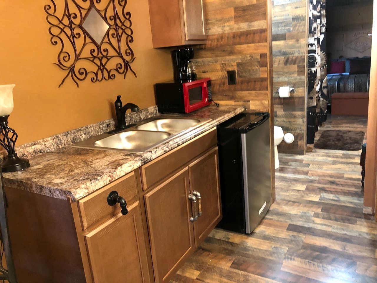 Coffee/tea maker, fridge, microwave, oven