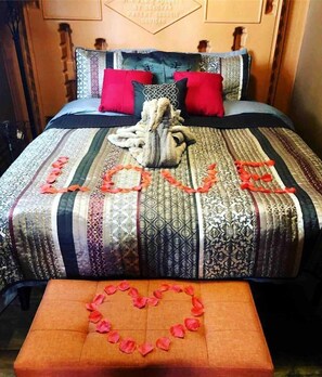 Schreibtisch, Bügeleisen/Bügelbrett, Reisekinderbett, WLAN