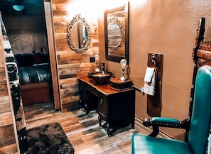 1 bedroom, desk, iron/ironing board, travel crib - Unique Steampunk Tiny House Rental in Swan Valley, Idaho near Jackson Hole (Irwin)