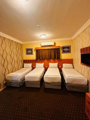 Chambre Quadruple Deluxe | Bureau, Wi-Fi gratuit, draps fournis