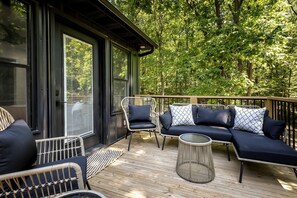 Terrace/patio - Stunning Modern Cabin with Hot-tub in Makanda, illinois (Goreville)