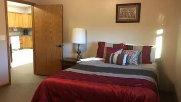 2 makuuhuonetta, silitysrauta/-lauta, vauvan matkasänky, Wi-Fi