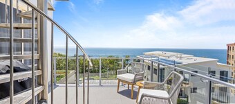 Stylish 3-bed Apartment in Coastal Redcliffe