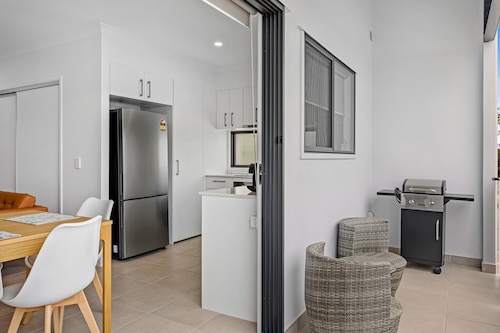 Riverside 3-bed Home With Study Nook and BBQ