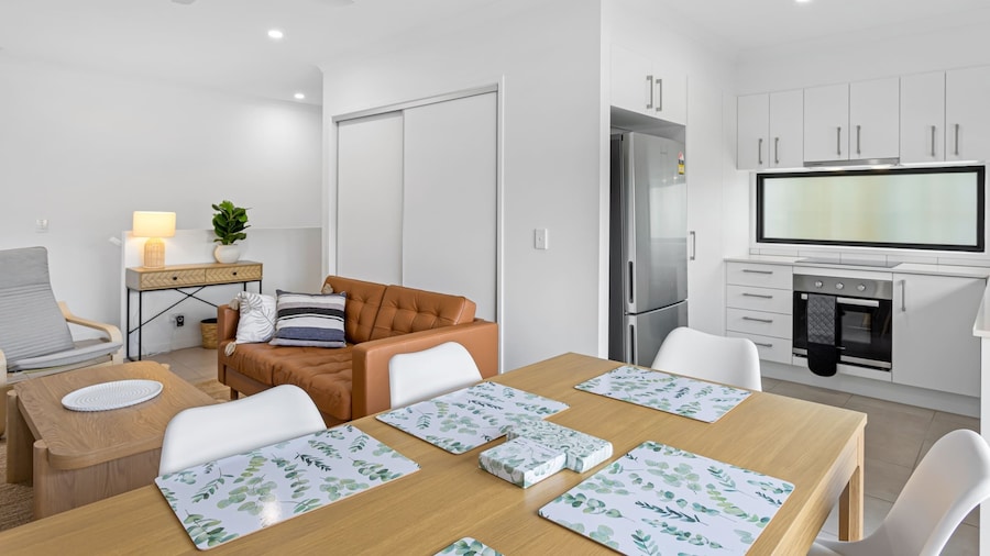 Riverside 3-bed Home With Study Nook and BBQ