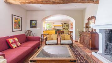 Télévision, cheminée