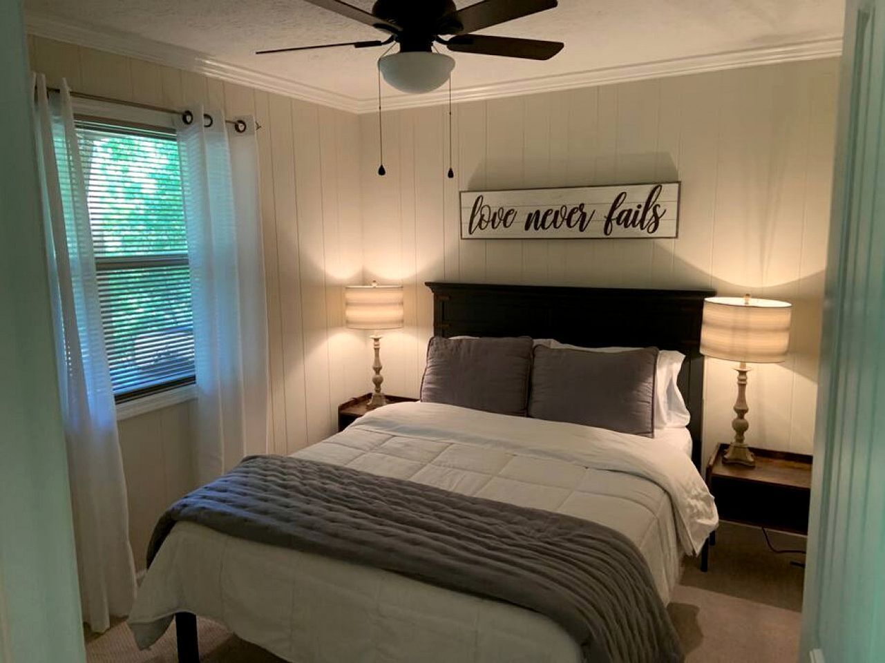 5 bedrooms, iron/ironing board, WiFi, bed sheets