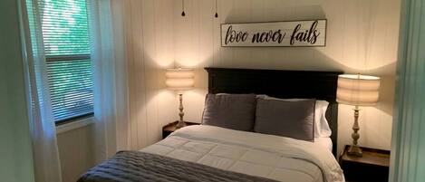 5 bedrooms, iron/ironing board, WiFi, bed sheets