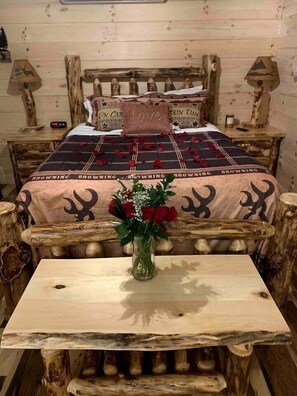 مكتب وواي فاي وملاءات أسرّة