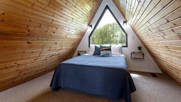 Desk, WiFi, bed sheets