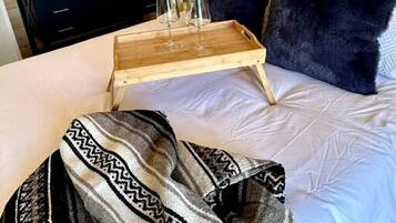 1 habitación, escritorio, wifi y ropa de cama